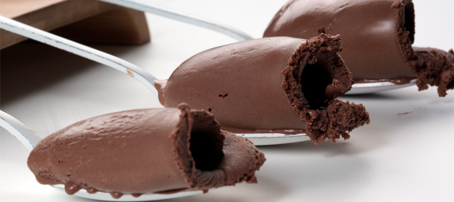 helado de chocolate en cuchara