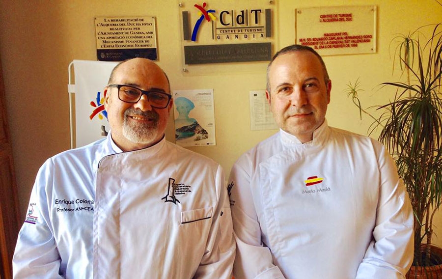 Enrique Coloma anima a mejorar el helado del restaurante