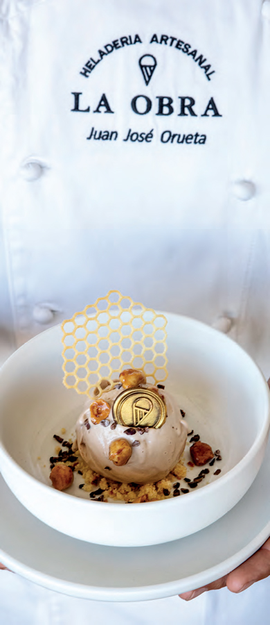 Helado de avellanas, miel de ulmo y nibs de cacao