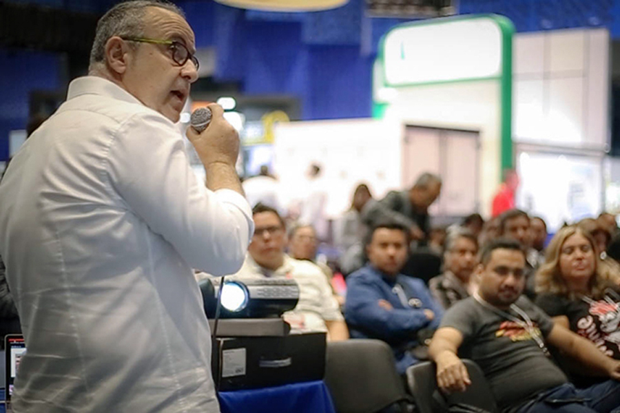 Mario Masiá, paletas artesanas y San Valentín en la Feria Internacional del Helado de México