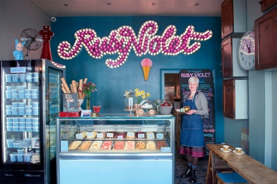 Imagen de Ruby Violet amplía su producción gracias a una campaña de micromecenazgo