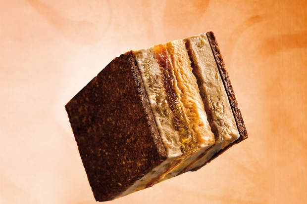 Imagen de Corte helado de cacahuete del Collaret y nube de naranja ecológica