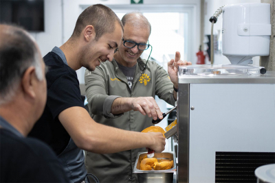 Imagen de Albert Soler y Lluís Ribas enseñan el potencial del helado en la cocina molecular del CIB