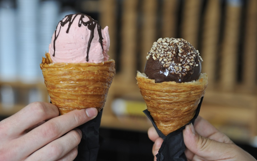 Elarte y LaPaca combinan con acierto helado y croissant