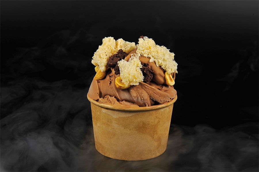 Helado de chocolate con Namelaka aireada de avellana Helado de chocolate con Namelaka aireada de avellana