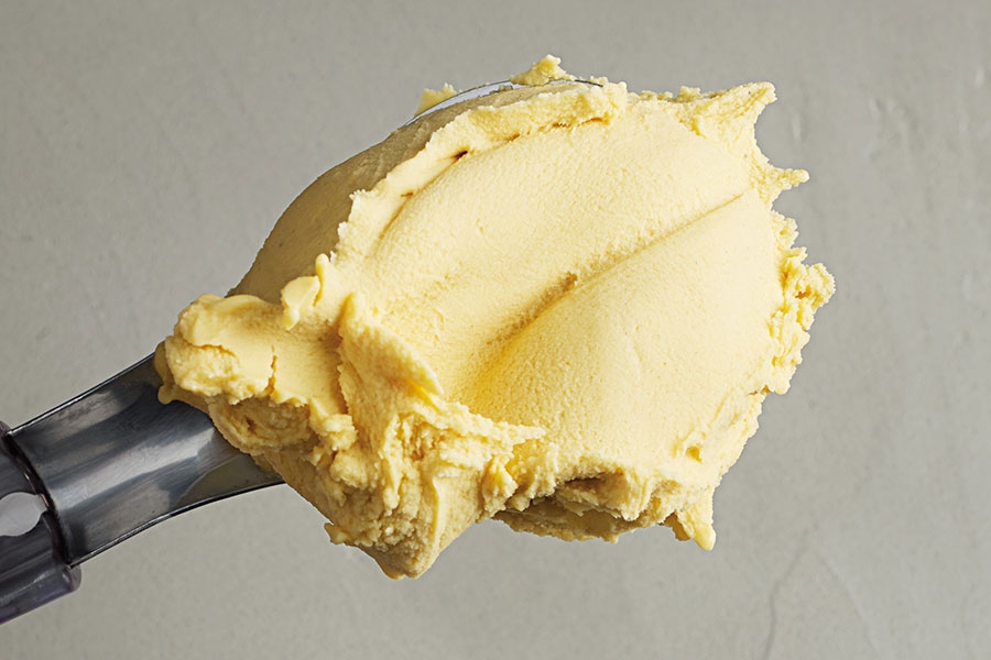Helado vegano de coco, plátano y espino amarillo Helado vegano de coco, plátano y espino amarillo
