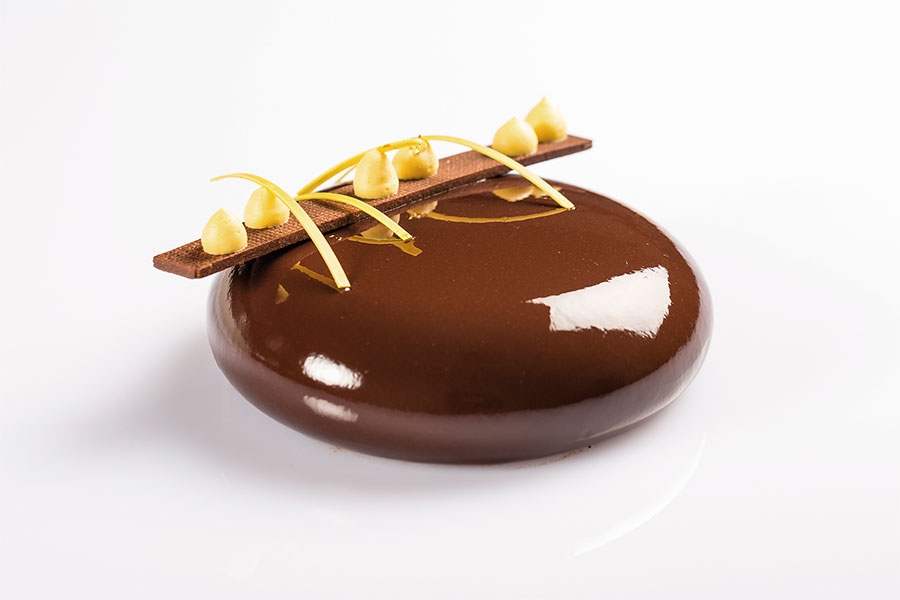 Maya, combinando chocolate negro y maracuyá a través del parfait Maya, combinando chocolate negro y maracuyá a través del parfait