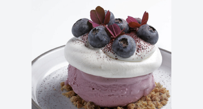 Pavlova helada de moras y lavanda, de Sebastián Mazzola